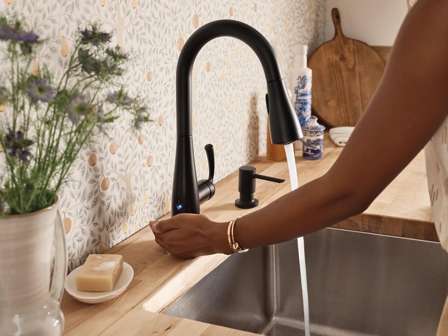 Moen Essie Matte Black MotionSense Wave One-Handle Touchless Kitchen Faucet with Pulldown Sprayer and Soap Dispenser, 87014EWBL - Image 6